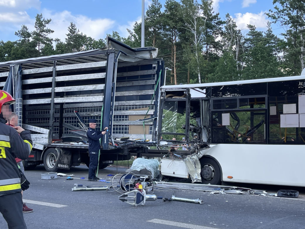 Wypadek miejskiego autobusu w Ząbkach