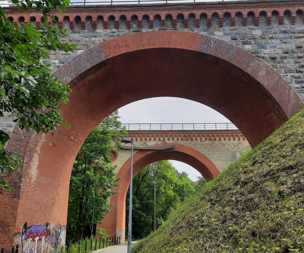 Olsztyn. Remont zabytkowego wiaduktu nad Łyną