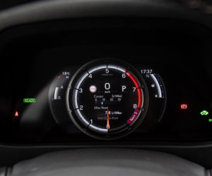 Range Rover Evoque D240 HSE vs Lexus UX 250h 