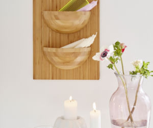 DIY z resztek drewna: półka z pojemnikami na drobiazgi