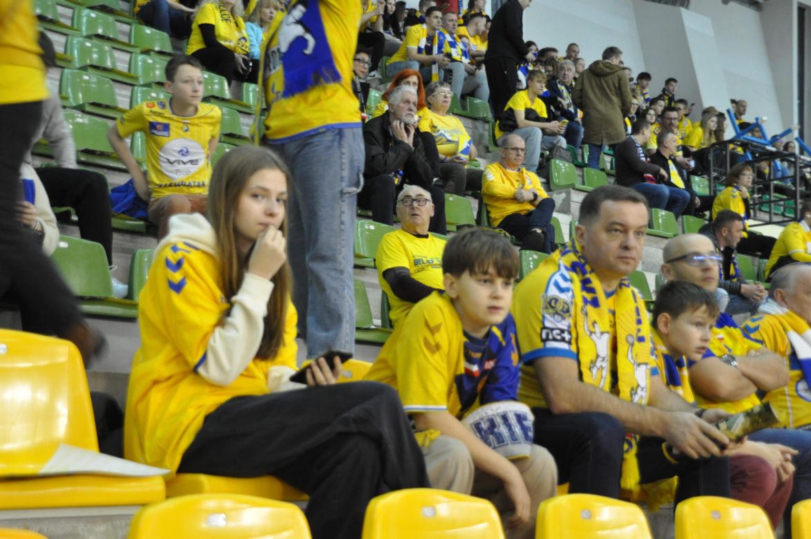 Industria Kielce - Orlen Wisła Płock. Zdjęcia kibiców na trybunach