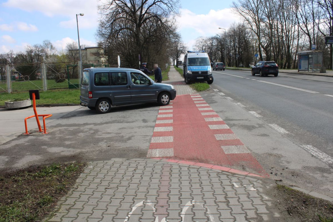 Tarnów. Huknął w rowerzystę na ścieżce rowerowej. Tak tłumaczył się kierowca osobówki