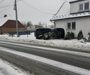  26-latek STARANOWAŁ ogrodzenie i uderzył w DOM po pijaku. SZOK w Kolbuszowej [ZDJĘCIA]