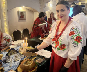 XX Dożynki Rybackie pod Lublinem. Goście ustawiali się w kolejce po rybne specjały