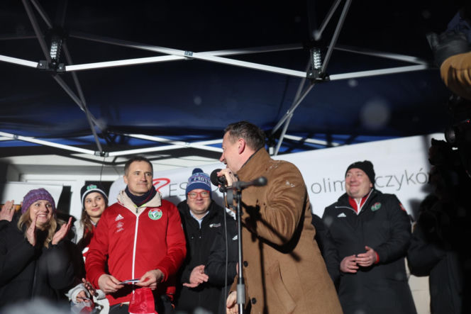 Kacper Tomasiak powitany po IO w rodzinnych stronach