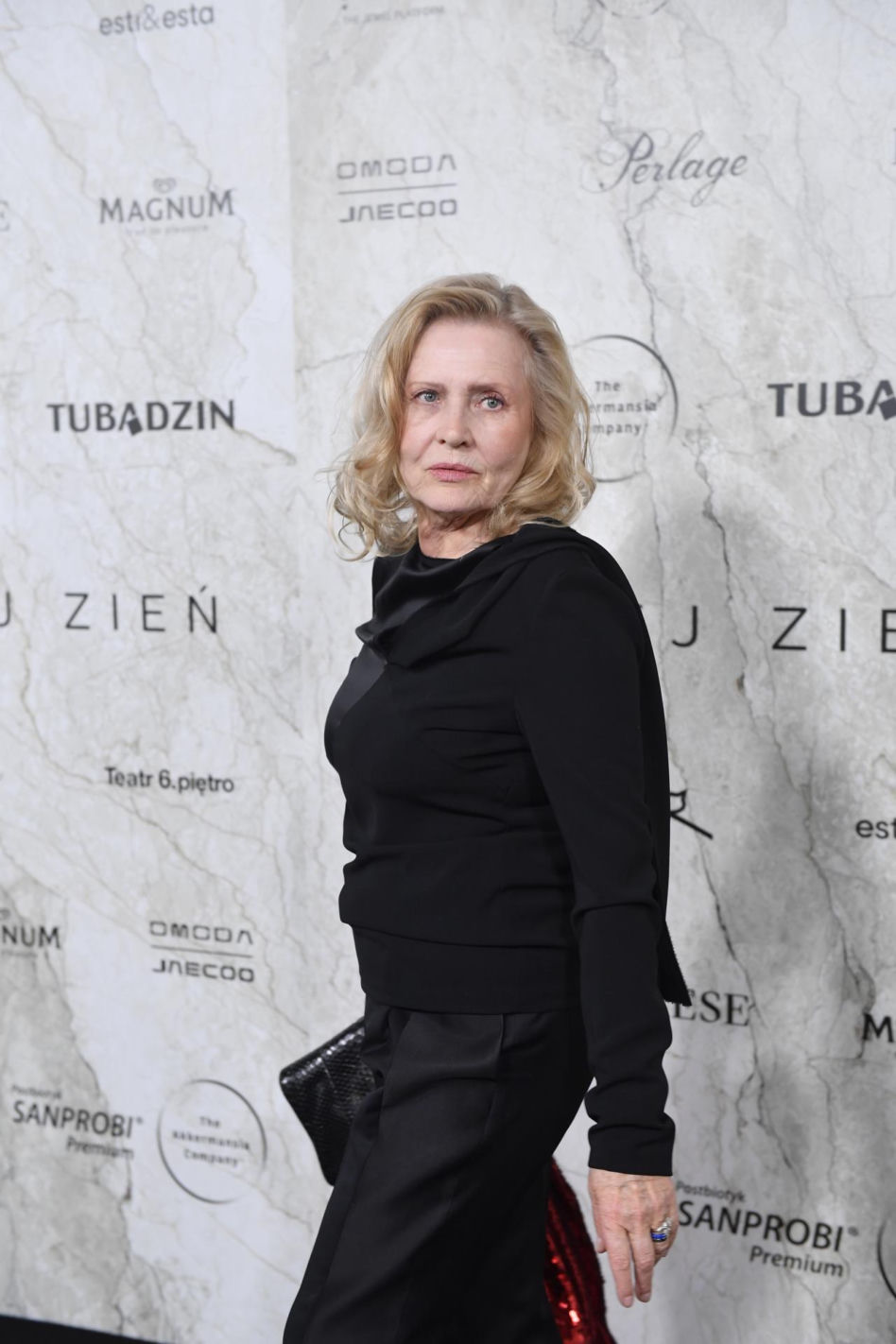 Szapołowska w czerni, Fijał z futrem w ręku i olśniewająca Steczkowska. Tłum gwiazd u Zienia