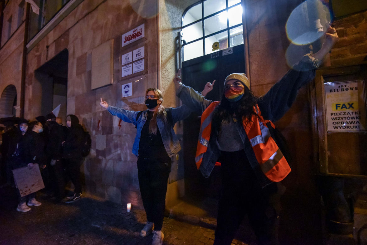 Strajk kobiet w Toruniu. Tańce, straż pod kościołem i wiele więcej - środa (28.10.2020)