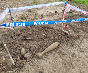 Przy remoncie drogi wojewódzkiej nr 881 znaleziono granat moździerzowy [FOTO]