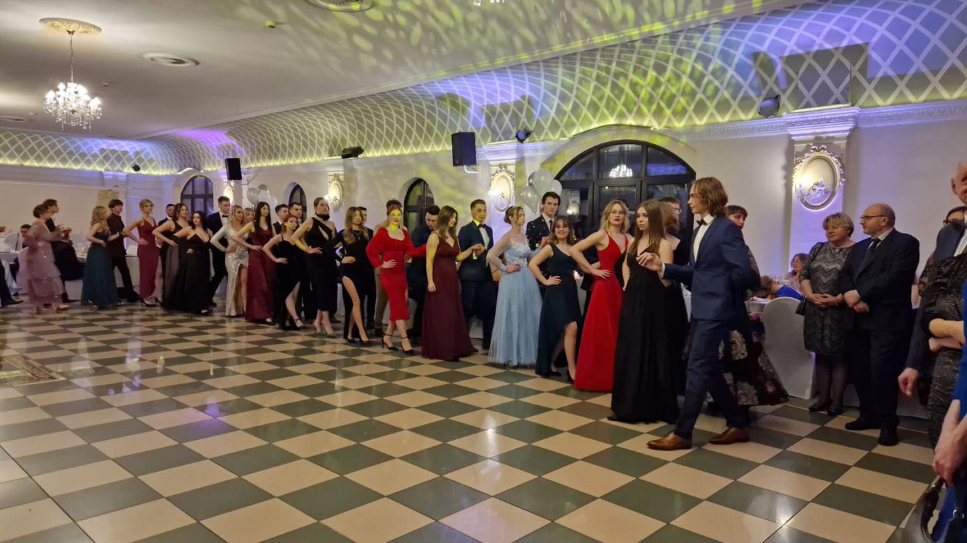 Bal odbył się w Hotelu Park na 102 przed maturą