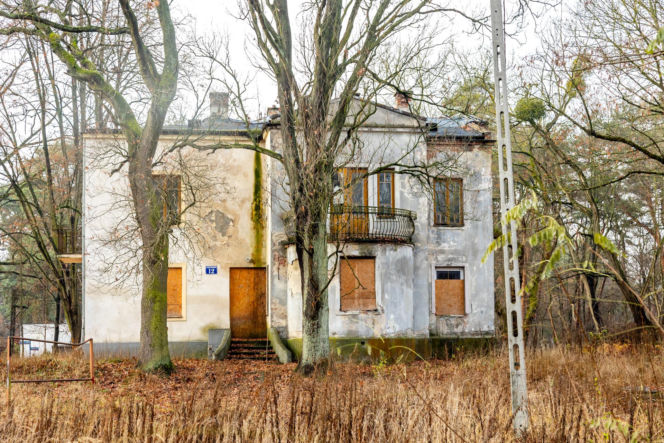 Opuszczona willa w Konstancinie