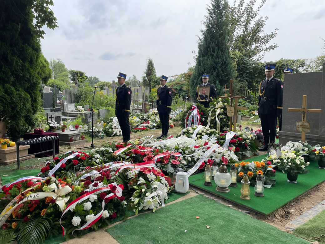 Wielka żałoba. Młody strażak zginął na służbie. Morze łez na pogrzebie