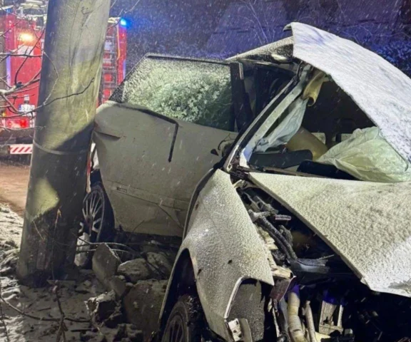Audi uderzyło w  latarnię. Tragiczny finał wypadku 