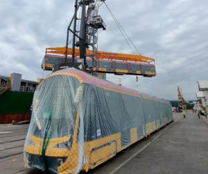 Nowe tramwaje dla Warszawy przypłynęły do Polski