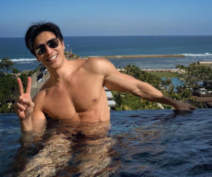 Ma już 60 lat, a wygląda na 3 razy mniej. Chuando Tan zachwyca formą!