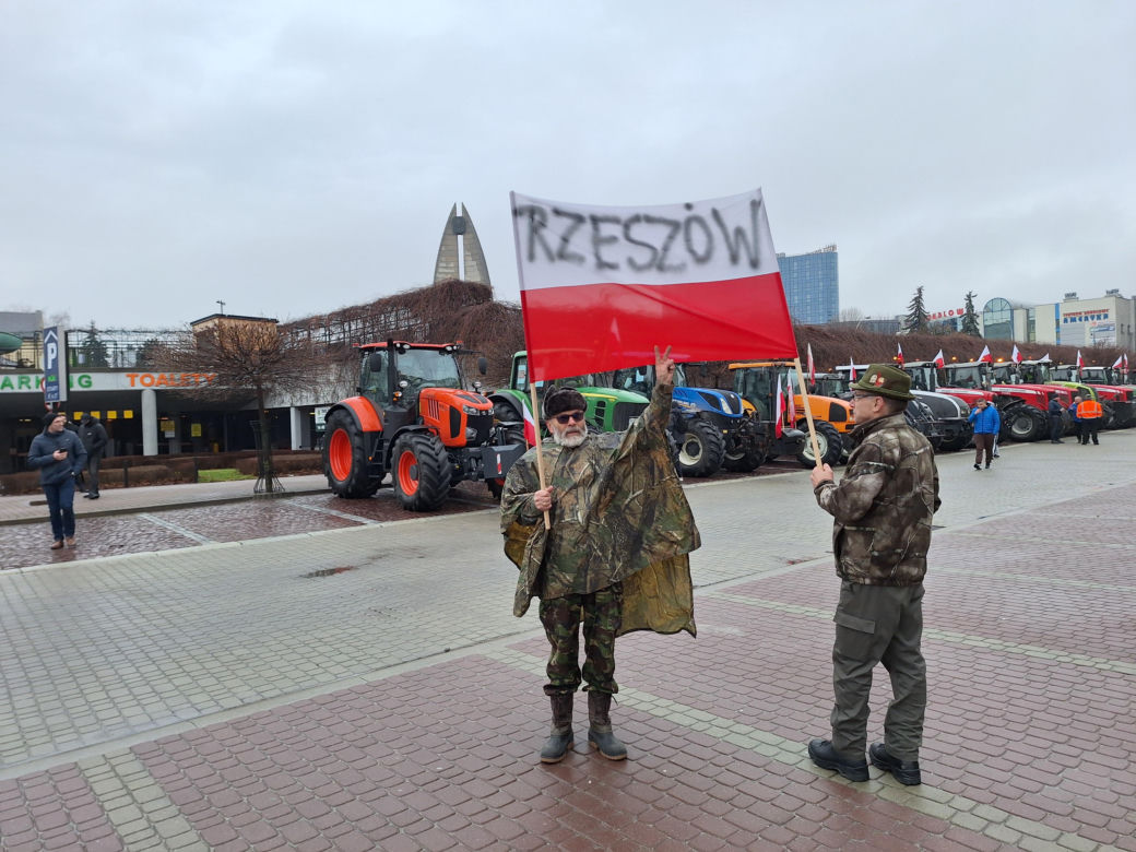 Rolnicy w Rzeszowie wyjechali na ulice. Trwa strajk generalny 