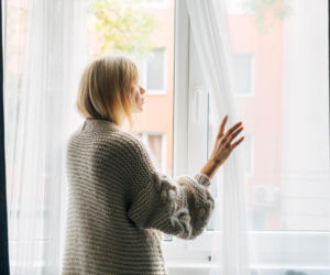 Tani środek z czasów PRL-u to wybawienie dla poszarzałych firanek. Znów będą śnieżnobiałe