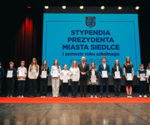 Najzdolniejsi uczniowie odebrali stypendia Prezydenta Miasta Siedlce