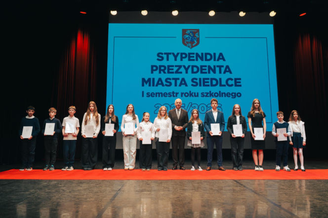 Najzdolniejsi uczniowie odebrali stypendia Prezydenta Miasta Siedlce