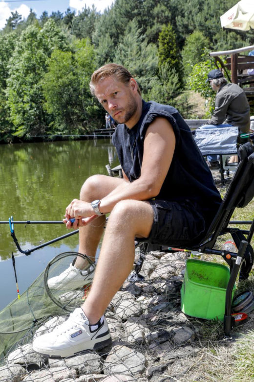 Sebastian Fabijański łowi ryby, ale ich nie je
