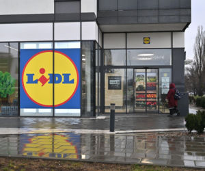 Godziny otwarcia sklepów w sylwestra 2025 i Nowy Rok. Jak będą otwarte Biedronka, Lidl, Żabka? (31.12.2025; 1.01.2026)