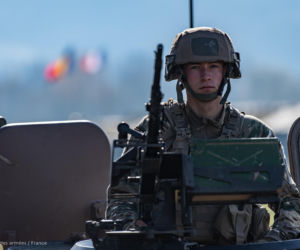 „Duch dyscypliny” i 800 euro. Nowy program Macrona ma wzmocnić armię