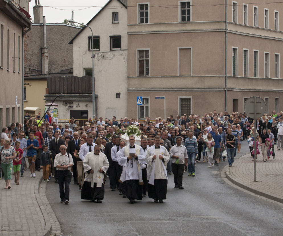TYSIĄC ŁEZ NA POGRZEBIE KAMILKI.
