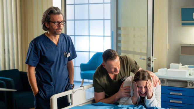 Na dobre i na złe odc. 987. Artur Bart (Piotr Głowacki), Aleś Zagajewski (Paweł Małaszyński), Iga Kaczorowska (Anna Szymańczyk)