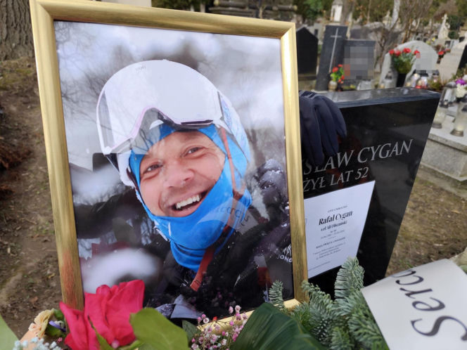 Ali Olszański był legendą, zginął tragicznie. Jego grób został ozdobiony w nietypowy sposób