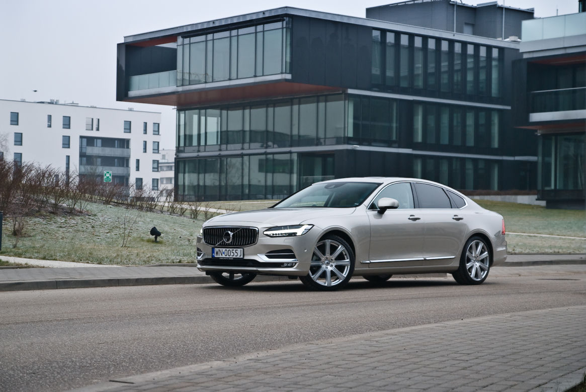 Volvo S90 D4