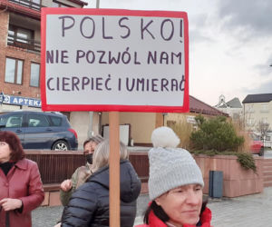 Ani jednej więcej. PROTEST w Starachowicach po śmierci 30-letniej kobiety