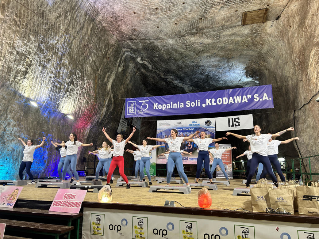 Trening fitness na stepie 600 metrów pod ziemią. Poznanianki zawalczyły o rekord Guinnessa