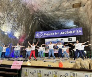 Trening fitness na stepie 600 metrów pod ziemią. Poznanianki zawalczyły o rekord Guinnessa