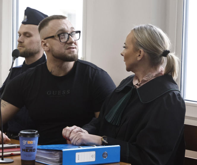 Łukasz Żak w sądzie. Sypie się linia obrony jego kolegów. Biegły: „Każdy ma obowiązek udzielenia pomocy”