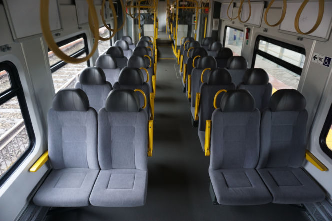 Nowe pociągi od Pesy wjechały na tory w Bydgoszczy! Tak wyglądają w środku [ZDJĘCIA]