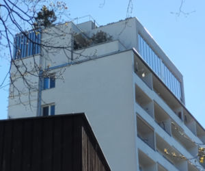 Penthouse'y dobudowane na szczycie bloku z epoki PRL