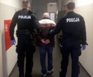 Akcja kryminalnych z Torunia na Chełmińskim Przedmieściu. Lodówka skrywała wiele tajemnic