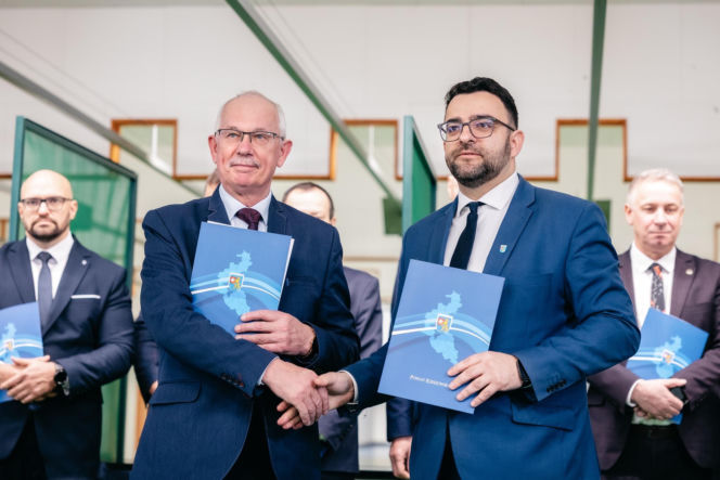 Powiat rzeszowski i łańcucki z porozumieniem o wsparciu w kryzysach. Chodzi o sprzęt, logistykę i ewakuację