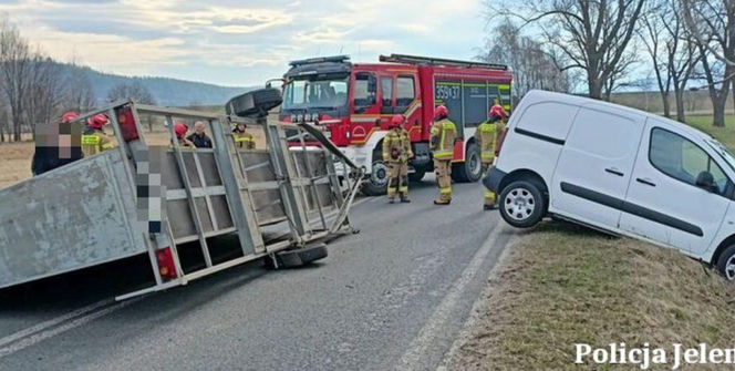 Podmuch wiatru zepchnął auto do rowu. IMGW ostrzega przed wichurami