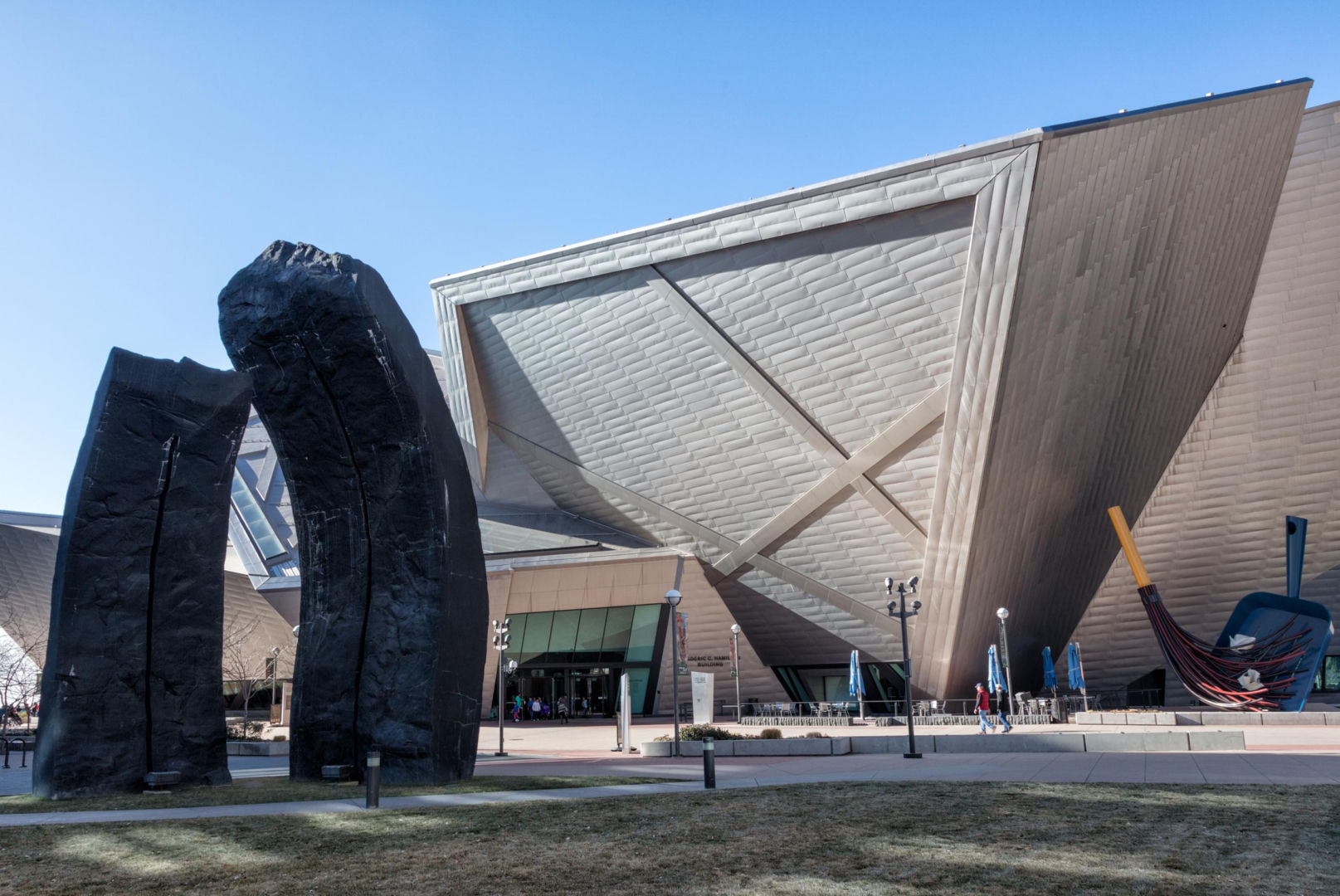 Budynek Denver Art Museum zaprojektowany przez Daniela Libeskinda i Davis Partnership Architects
