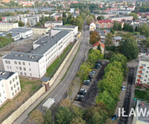 Ulica 1-go Maja w Iławie z góry - Budowa ścieżki rowerowej od os. Podleśnego do ul. Sobieskiego