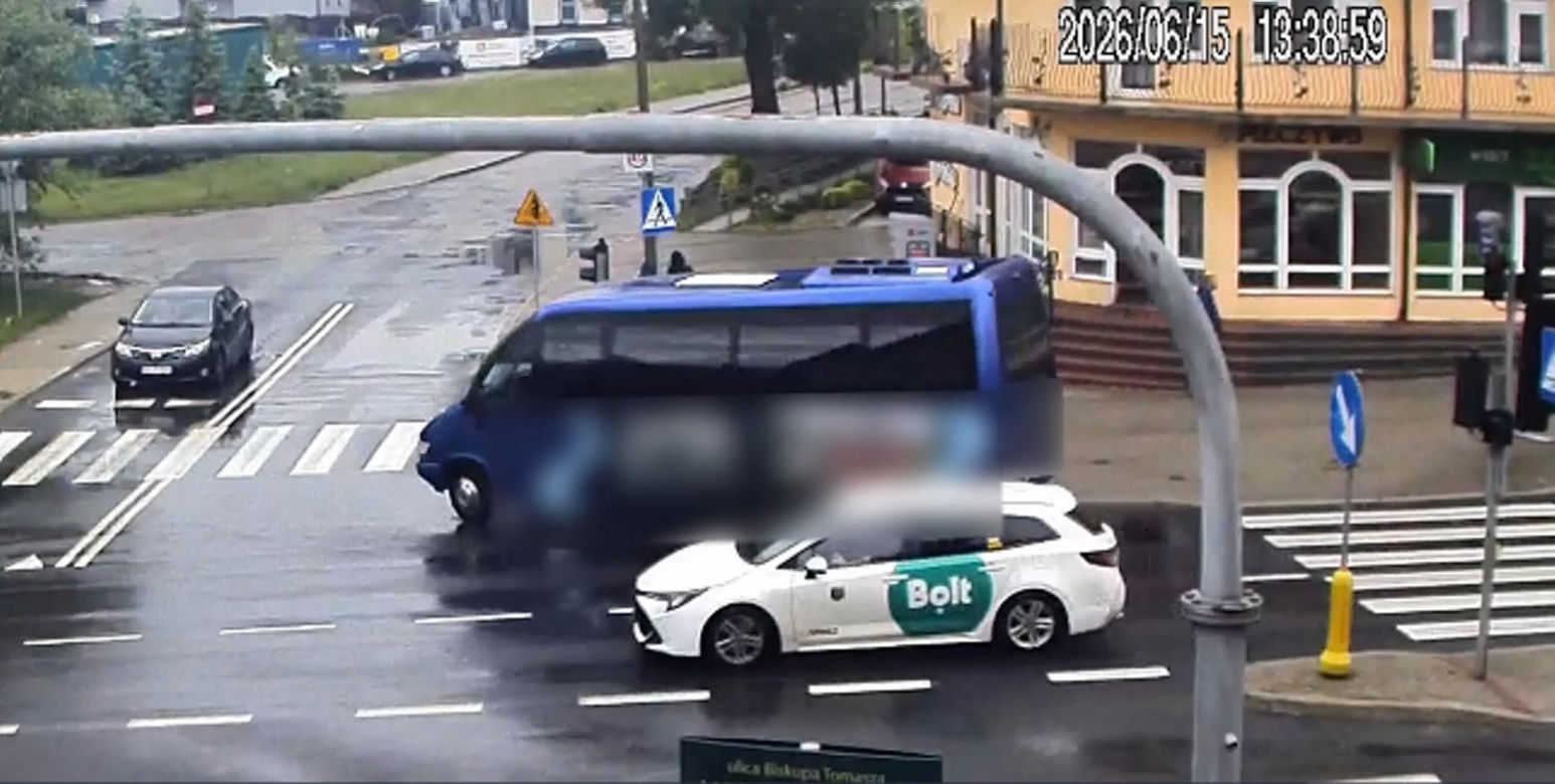 Nastolatek huknął hulajnogą w busa