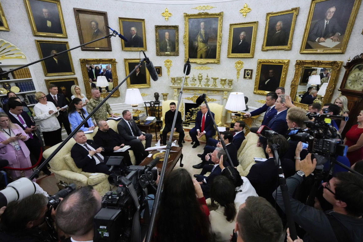 Trump chwali się złotem w Gabinecie Owalnym. "Goście wpadają w zachwyt, najlepszy gabinet w historii"