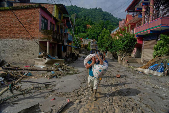 Horror w Nepalu. Odnaleziono zwłoki 270 osób. 1300 zaginionych!
