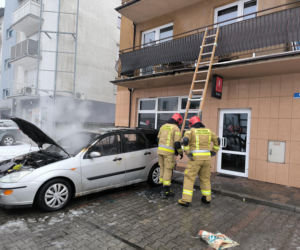 Pożar auta w Lesznie