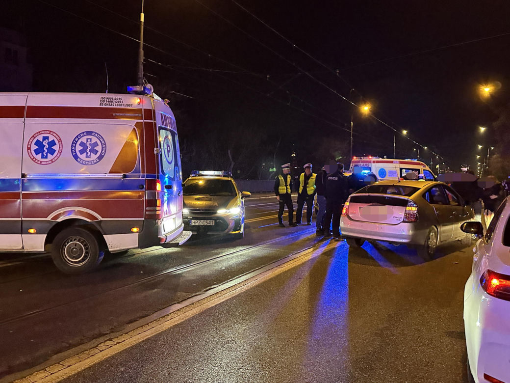 Sylwestrowa jatka na moście Śląsko-Dąbrowskim. Pobili kierowcę, bo wjechał w auto, którym podróżowali