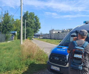 Pożar w fabryce dronów wojskowych w Skarżysku-Kamiennej. Policja bada przyczyny, ulica zablokowana