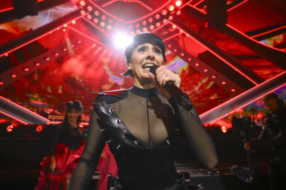 Lateks, skóra i kontrowersyjny dodatek! Okupnik kradnie show na Polsat Hit Festiwal
