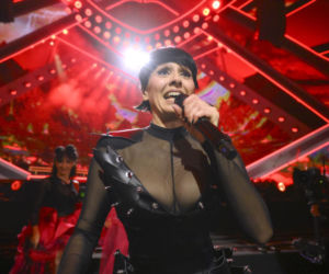 Lateks, skóra i kontrowersyjny dodatek! Okupnik kradnie show na Polsat Hit Festiwal