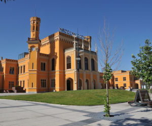 Oglądanie wystaw w BWA Wrocław Główny