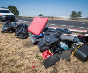 Polski autokar na policyjnym parkingu po wypadku na Węgrzech